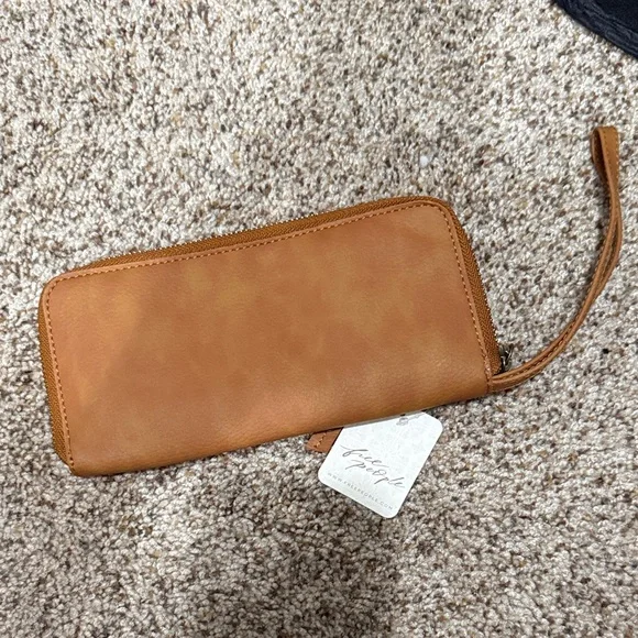 Free People Brown Leather Wristlet with Zipper Detail - Vegan - NWT! - Picture 6 of 6